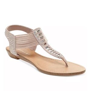 Madden Girl Triixie T-Strap flat sandals size is the size 6.5 M